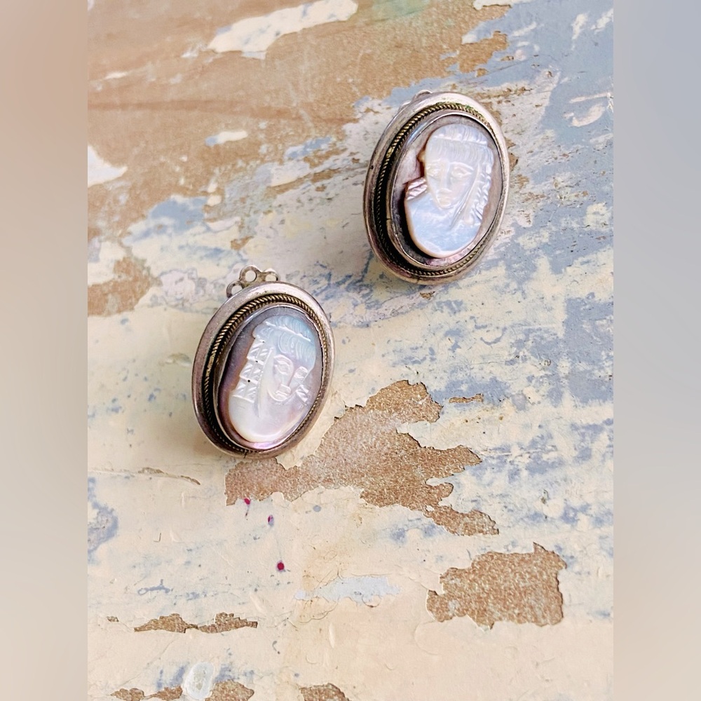 Antique Carved Mother of Pearl Shell Cameo Screw Back Earrings set in 800 Silver - Picture 3 of 8